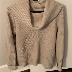 Ann Taylor sweater in excellent condition